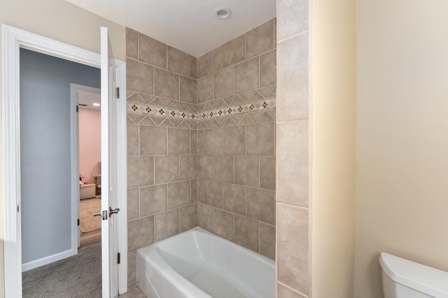 Detail Gallery Image 36 of 99 For 11750 Cresthill Dr, Elk Grove,  CA 95624 - 4 Beds | 2 Baths