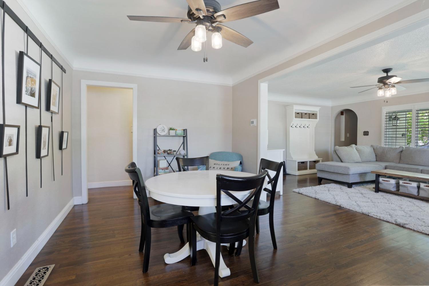 Detail Gallery Image 17 of 41 For 1120 W Oak St, Lodi,  CA 95240 - 3 Beds | 2 Baths
