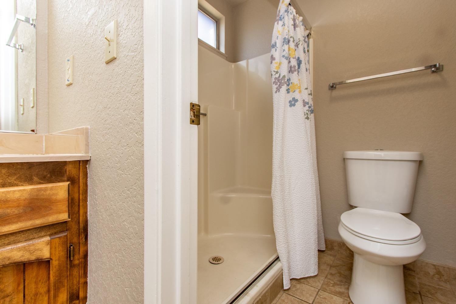 Detail Gallery Image 30 of 42 For 2000 Lincoln Oak Dr, Modesto,  CA 95355 - 3 Beds | 2 Baths
