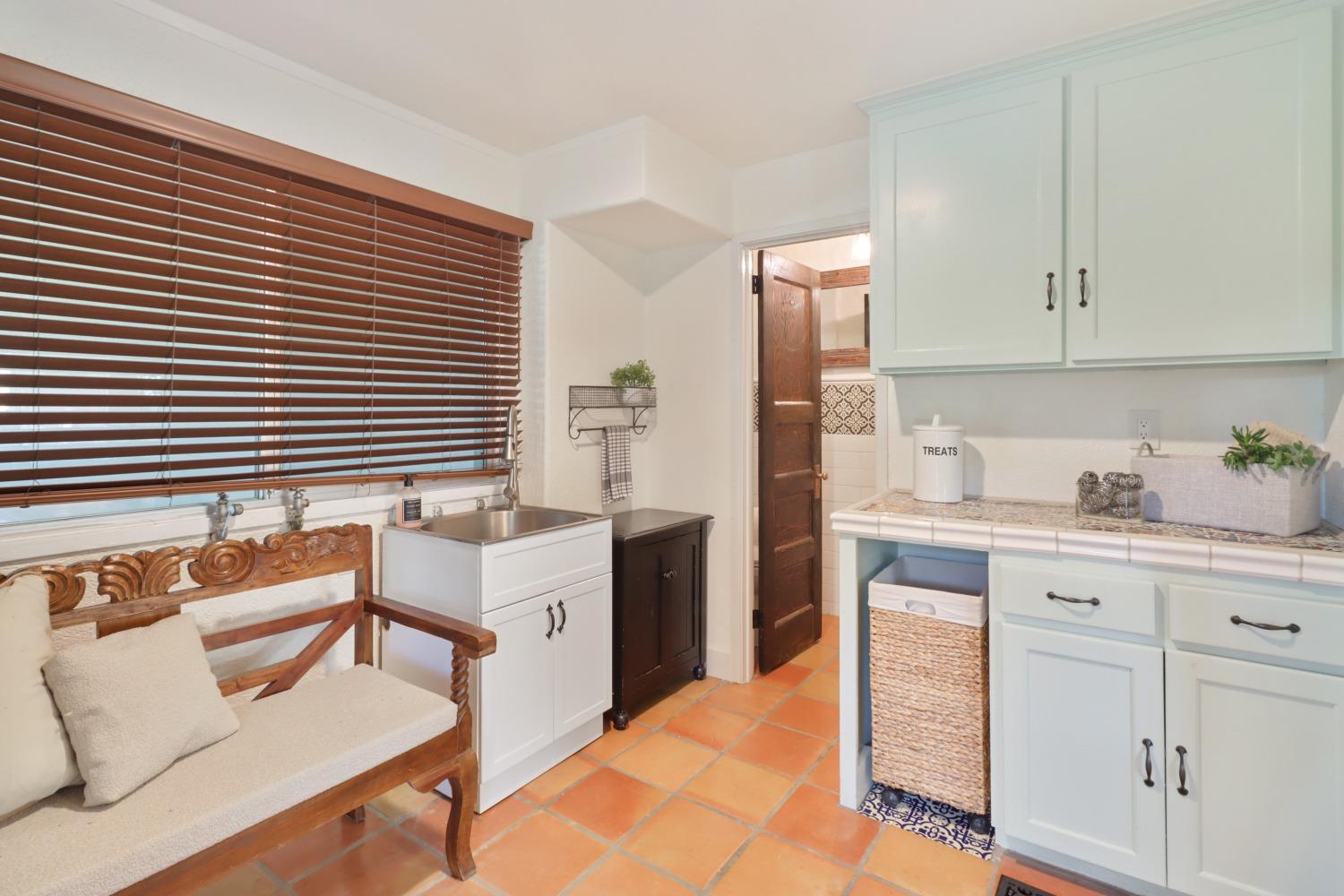 Detail Gallery Image 24 of 98 For 2590 S River Rd, West Sacramento,  CA 95691 - 3 Beds | 2/1 Baths