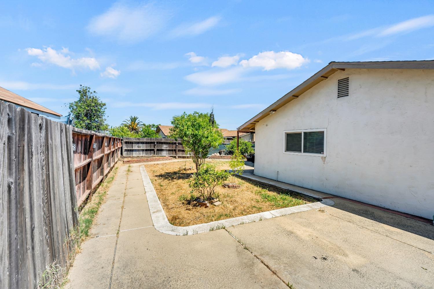 Detail Gallery Image 36 of 45 For 6833 Sandrock Way, Sacramento,  CA 95828 - 4 Beds | 2/1 Baths