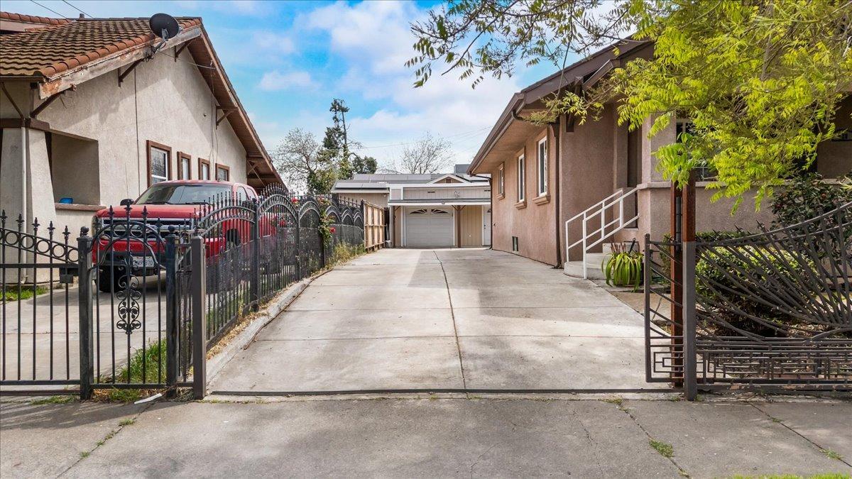 Detail Gallery Image 5 of 35 For 120 W Jackson St, Stockton,  CA 95206 - 3 Beds | 1 Baths
