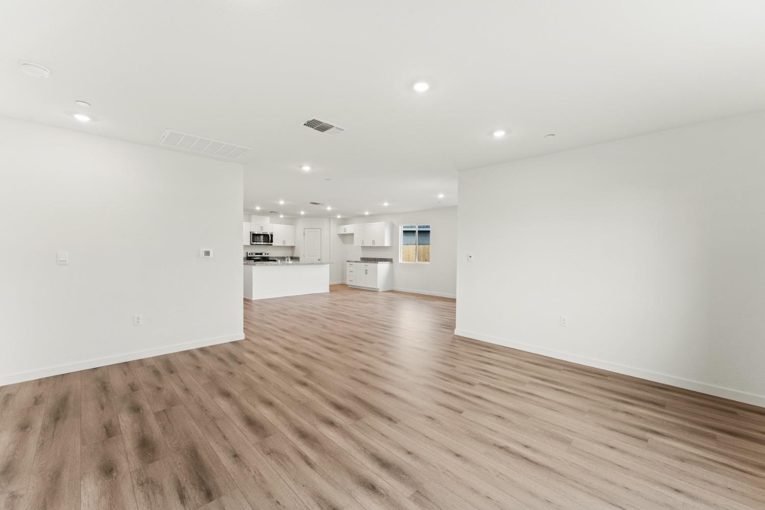 Detail Gallery Image 13 of 33 For 4189 Pittenger Dr, Olivehurst,  CA 95961 - 4 Beds | 2 Baths