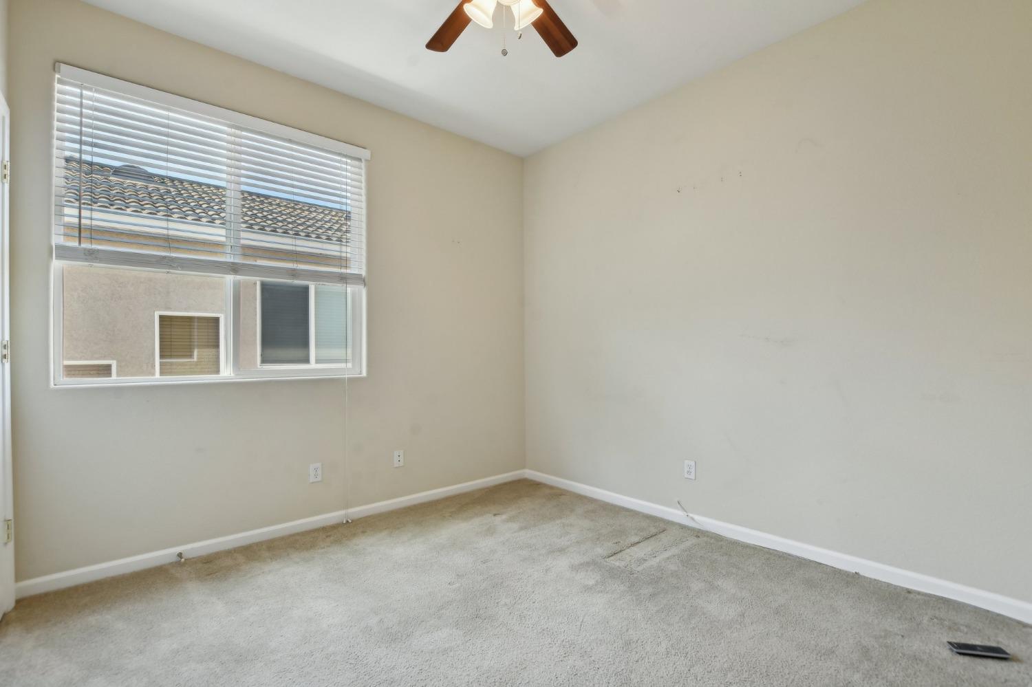 Detail Gallery Image 16 of 37 For 9424 Cristo Way, Elk Grove,  CA 95758 - 5 Beds | 3/1 Baths
