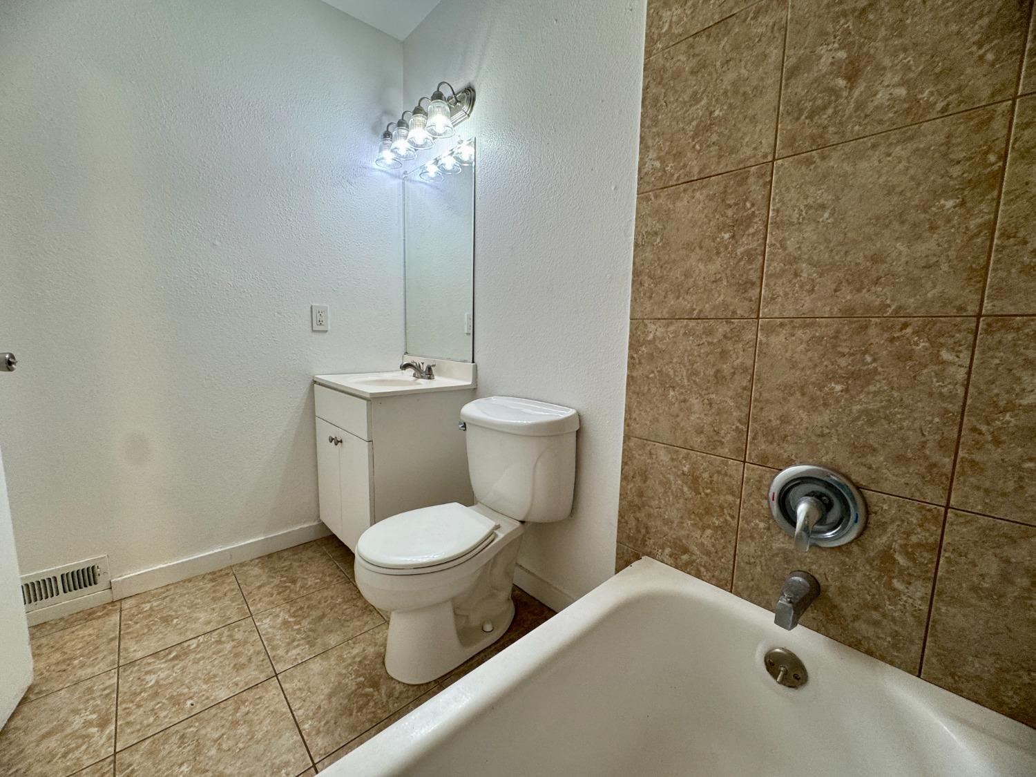 Detail Gallery Image 15 of 53 For 4742 Greenholme Dr #3,  Sacramento,  CA 95842 - 2 Beds | 1 Baths
