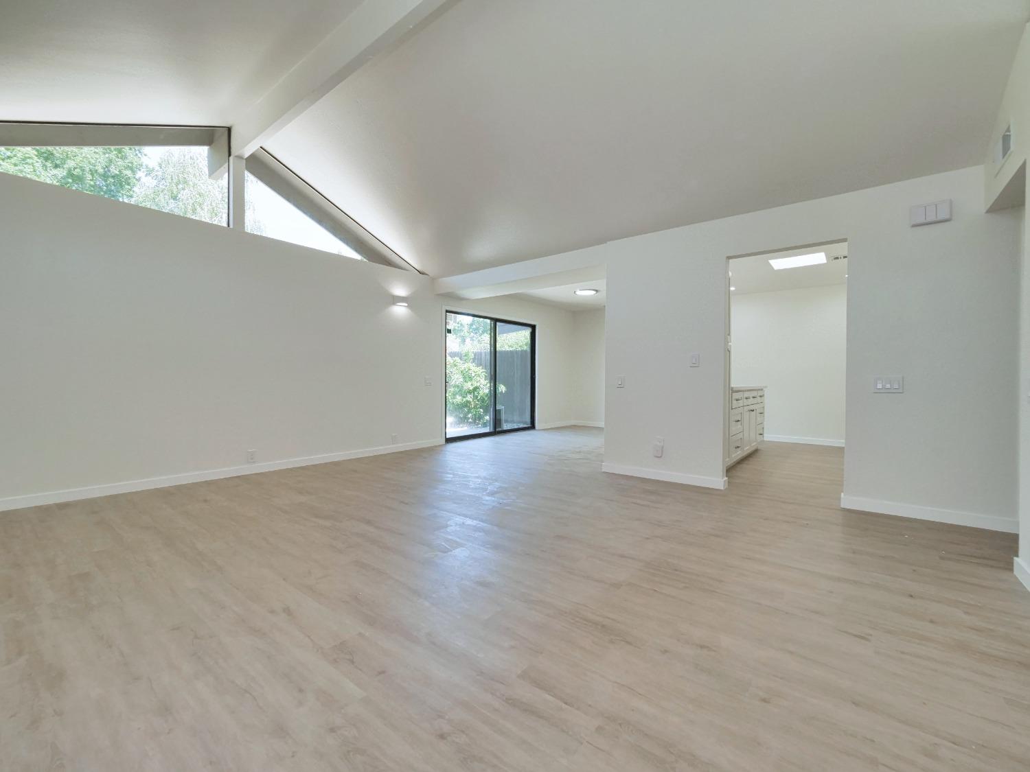 Detail Gallery Image 15 of 52 For 14 Blue Heron Ct, Sacramento,  CA 95833 - 2 Beds | 2 Baths