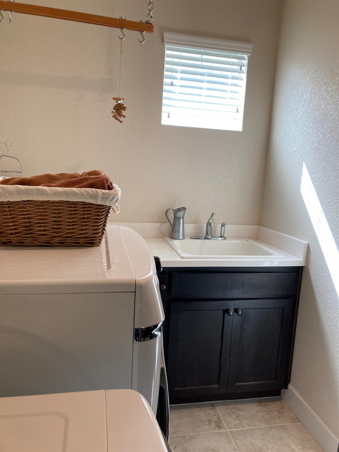 Detail Gallery Image 12 of 37 For 2056 Cannery Loop, Davis,  CA 95616 - 6 Beds | 4 Baths