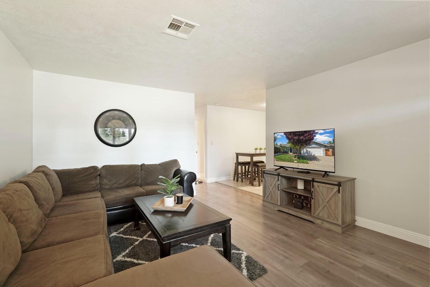 Detail Gallery Image 9 of 43 For 627 Tahoe Dr, Lodi,  CA 95242 - 3 Beds | 2 Baths