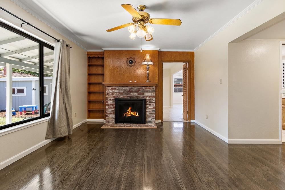 Detail Gallery Image 5 of 35 For 10334 Doyle Way, Rancho Cordova,  CA 95670 - 3 Beds | 2 Baths