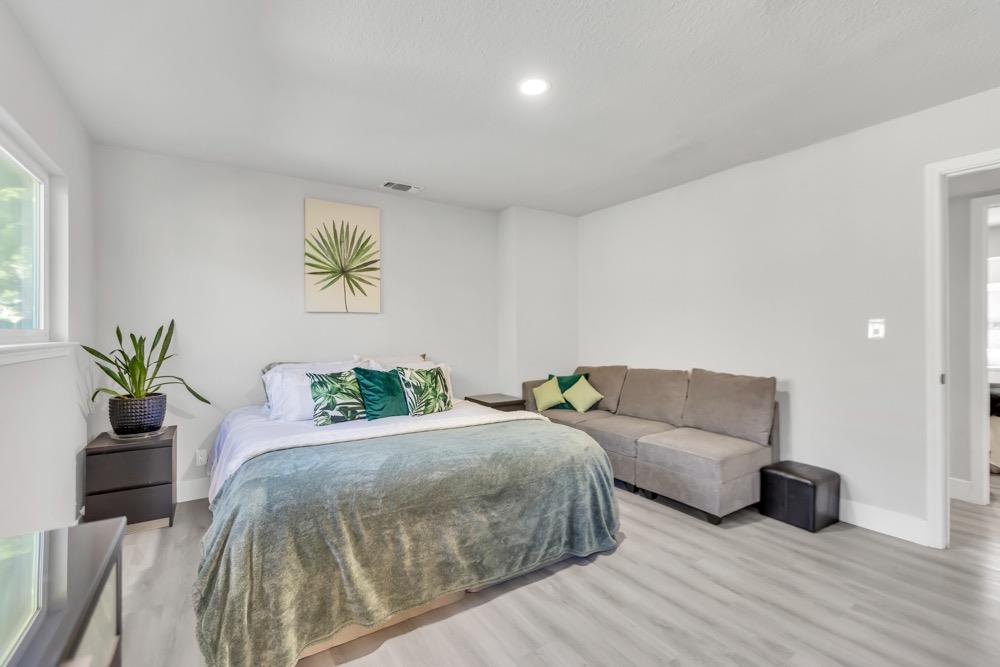 Detail Gallery Image 10 of 19 For 1600 Akron Way, Sacramento,  CA 95822 - 3 Beds | 2 Baths