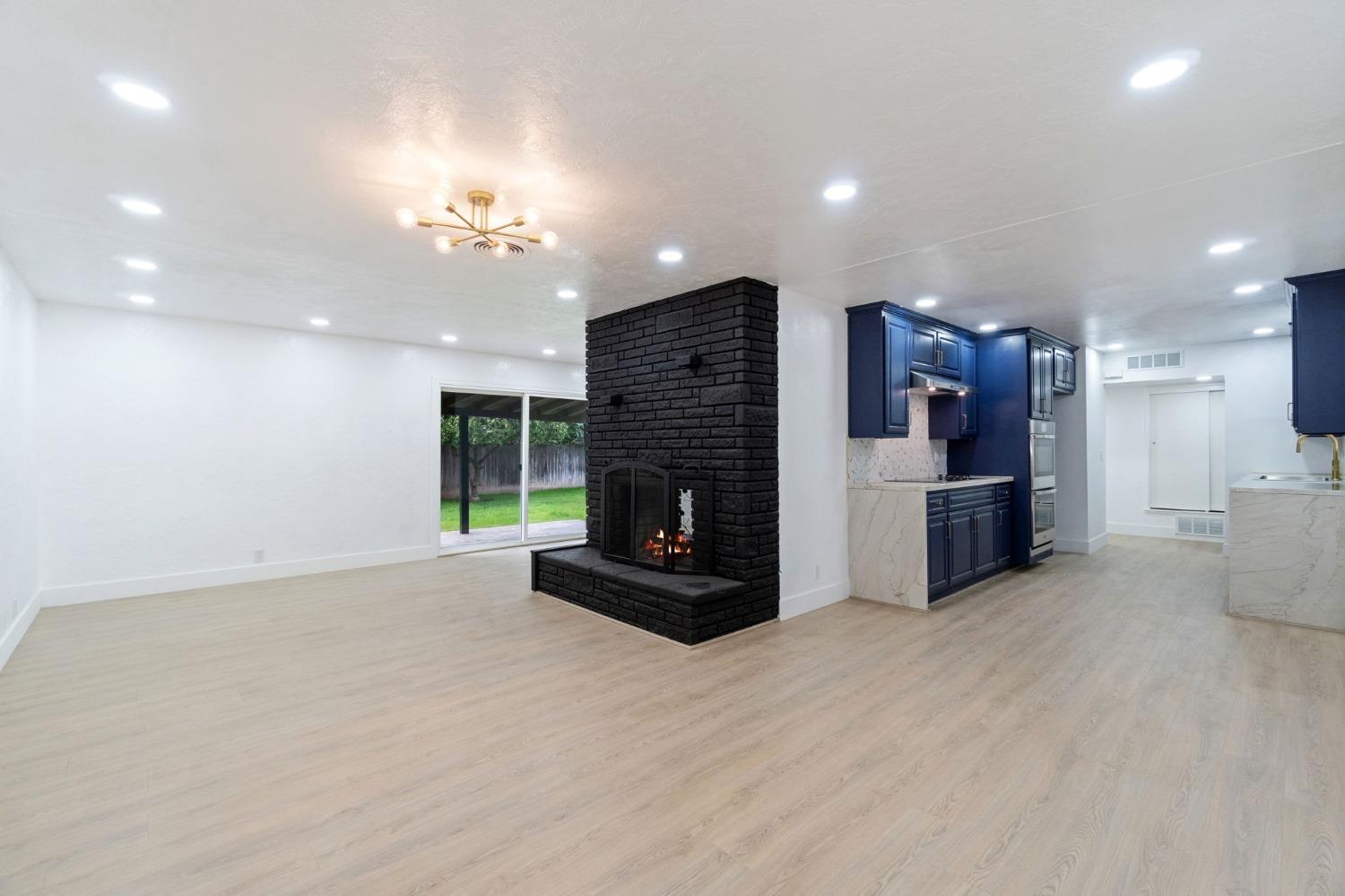 Detail Gallery Image 9 of 33 For 5231 N Del Mar Ave, Fresno,  CA 93704 - 3 Beds | 2 Baths
