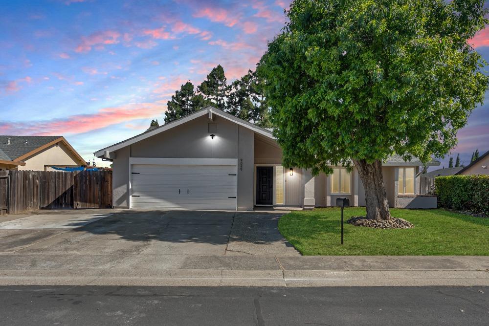 Detail Gallery Image 1 of 33 For 9049 Meadowsweet Way, Elk Grove,  CA 95624 - 4 Beds | 2 Baths