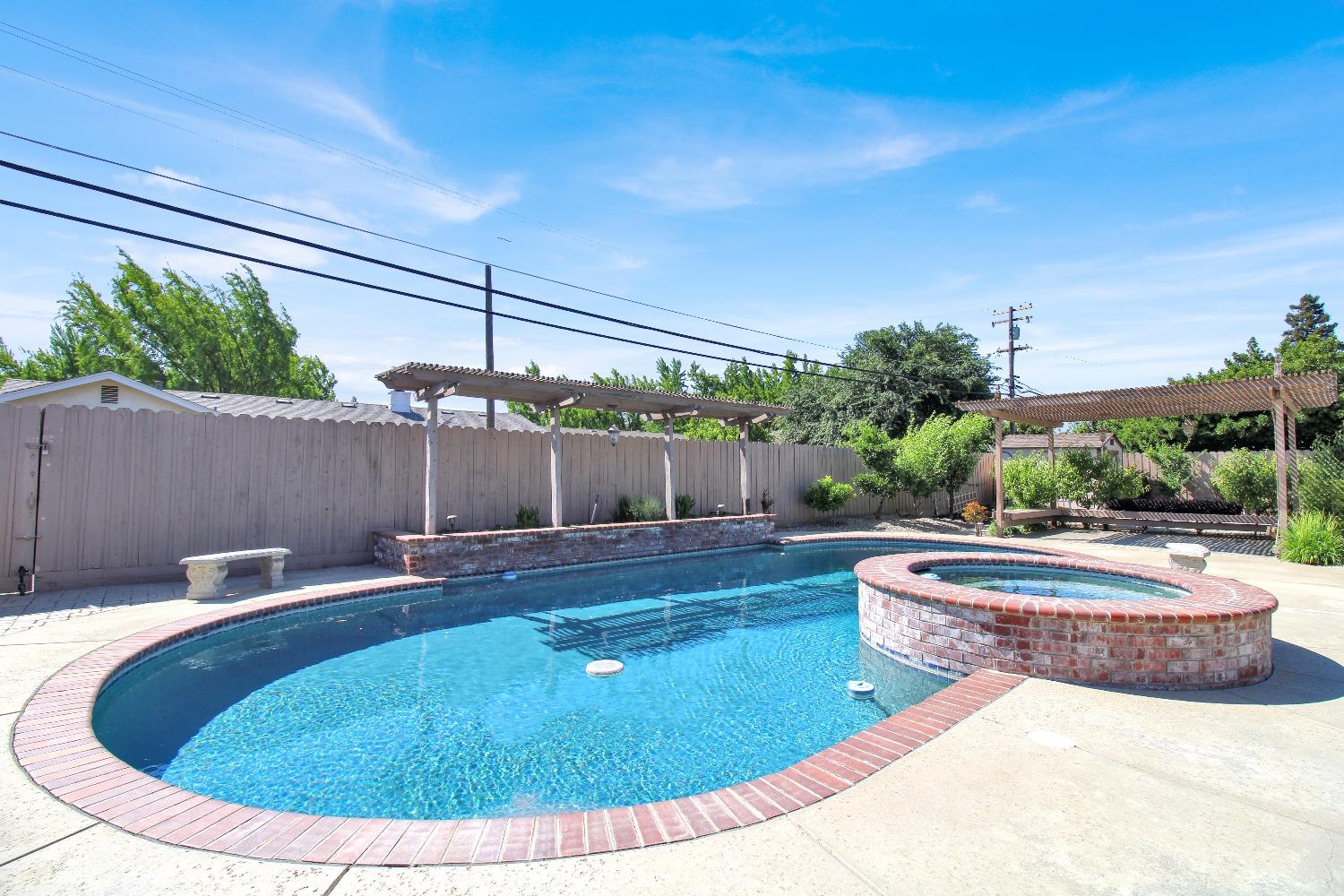 Detail Gallery Image 13 of 44 For 2805 Sheffield Ln, Modesto,  CA 95350 - 3 Beds | 2 Baths