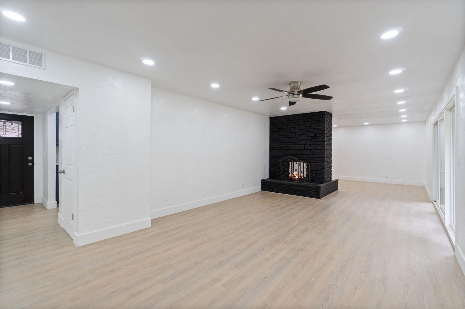 Detail Gallery Image 6 of 33 For 5231 N Del Mar Ave, Fresno,  CA 93704 - 3 Beds | 2 Baths
