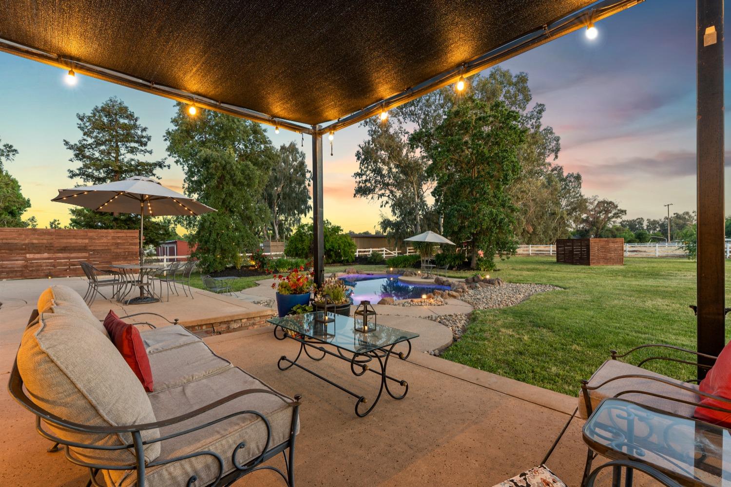 Detail Gallery Image 10 of 99 For 11750 Cresthill Dr, Elk Grove,  CA 95624 - 4 Beds | 2 Baths