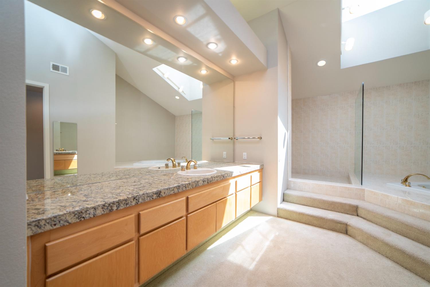 Detail Gallery Image 74 of 94 For 11457 Huntington Village Ln, Gold River,  CA 95670 - 4 Beds | 4/2 Baths