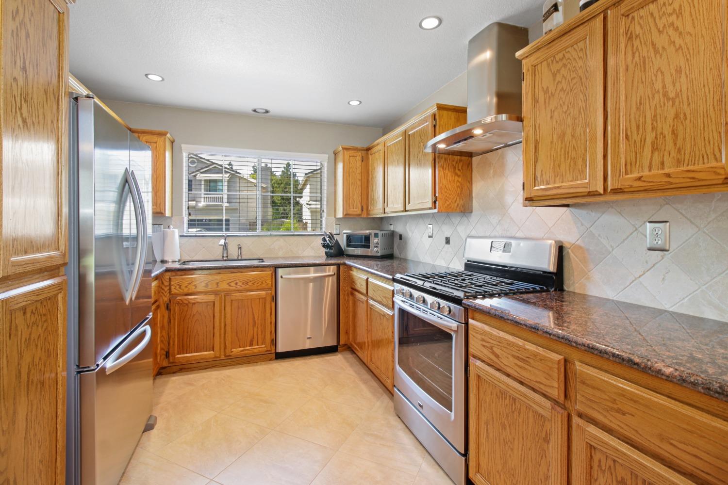 Detail Gallery Image 17 of 38 For 9527 Lake Park Ln, Elk Grove,  CA 95758 - 3 Beds | 2 Baths