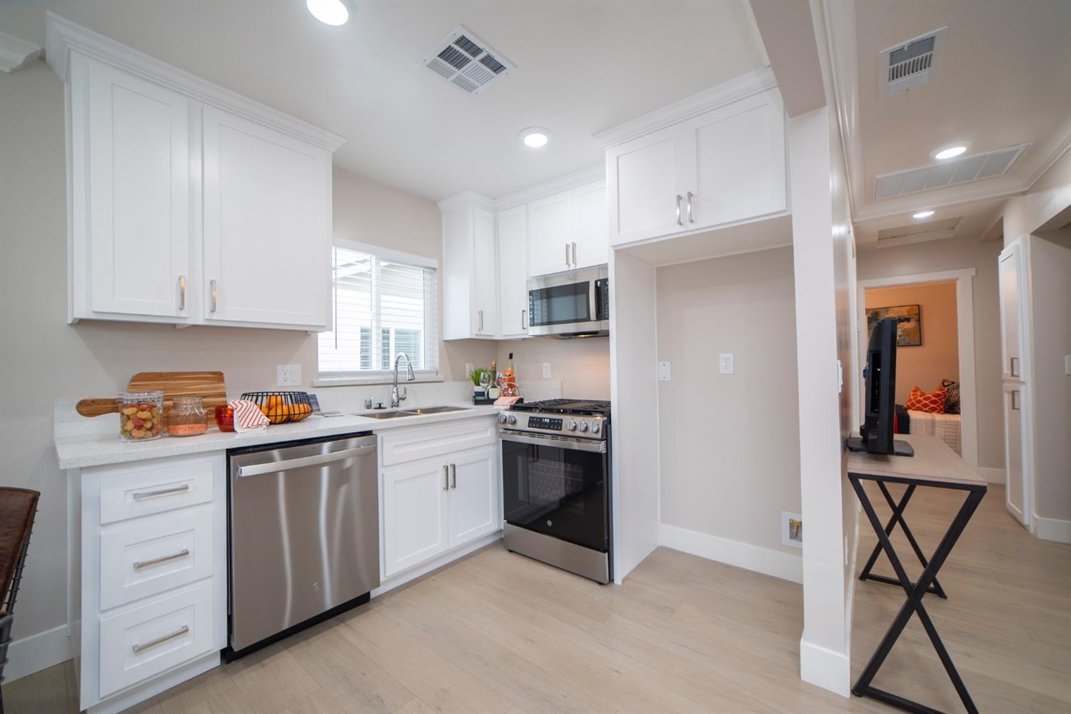 Detail Gallery Image 10 of 70 For 2729 Rio Linda Blvd, Sacramento,  CA 95815 - – Beds | – Baths