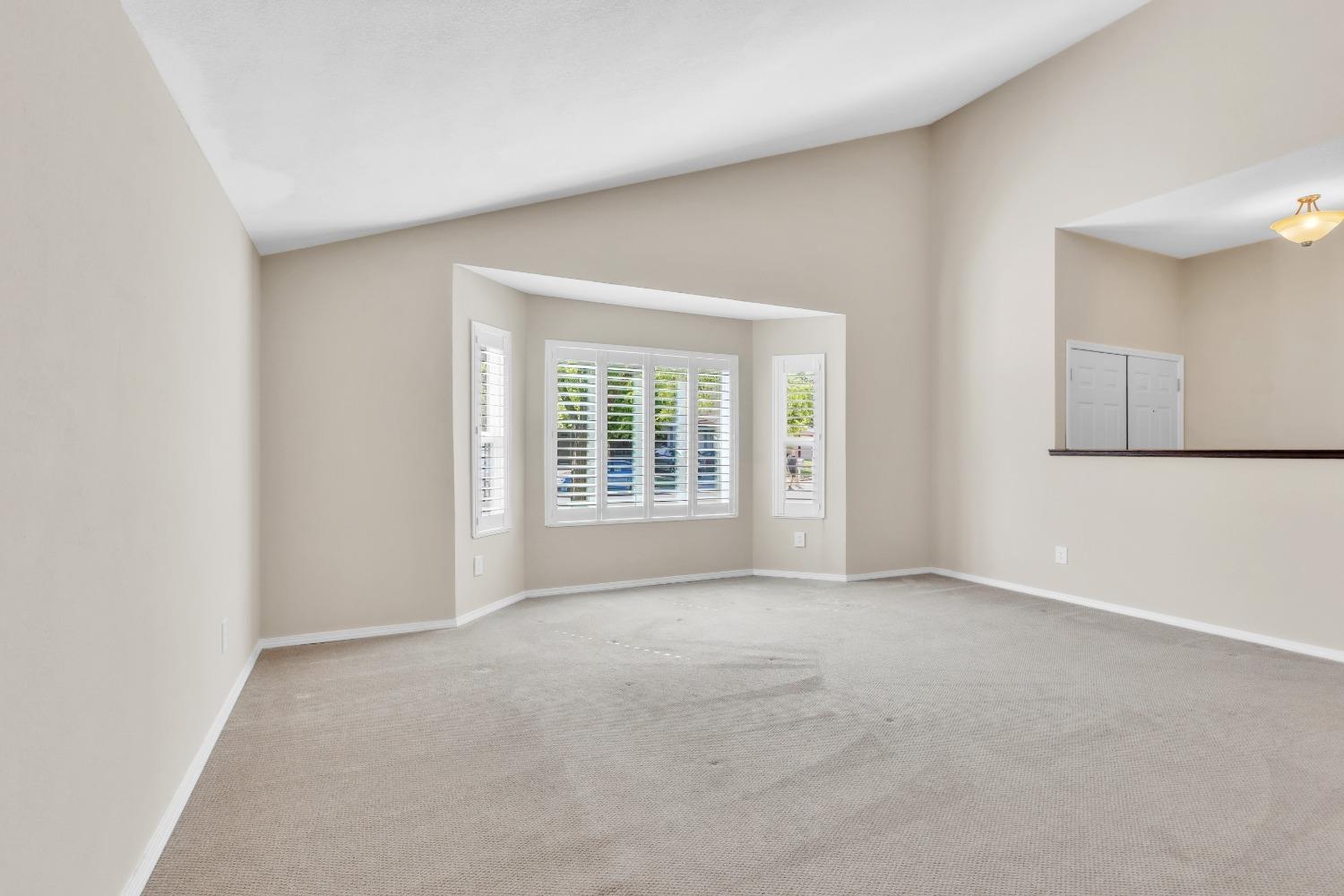 Detail Gallery Image 6 of 34 For 51 Angel Island Circle, Sacramento,  CA 95831 - 4 Beds | 2/1 Baths