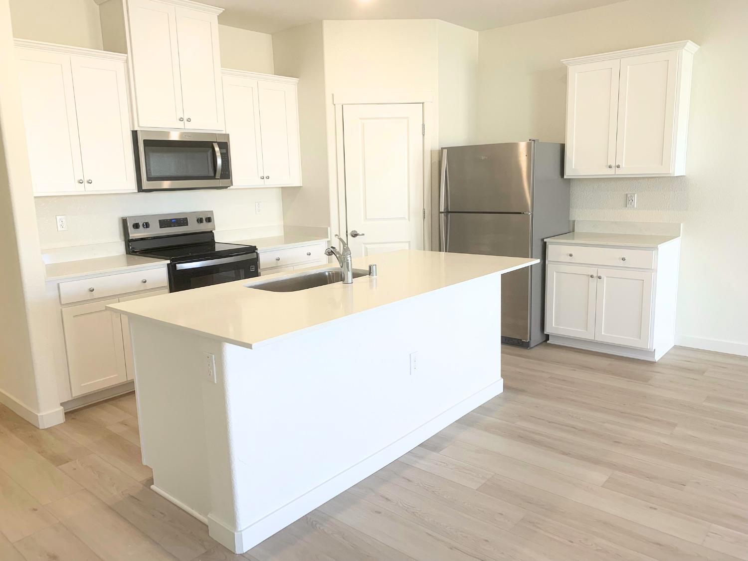 Detail Gallery Image 4 of 9 For 5158 E Horner Ave, Stockton,  CA 95215 - 4 Beds | 2 Baths