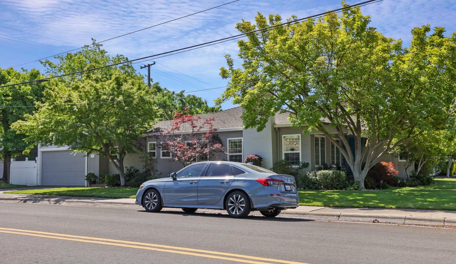 Detail Gallery Image 5 of 41 For 1120 W Oak St, Lodi,  CA 95240 - 3 Beds | 2 Baths
