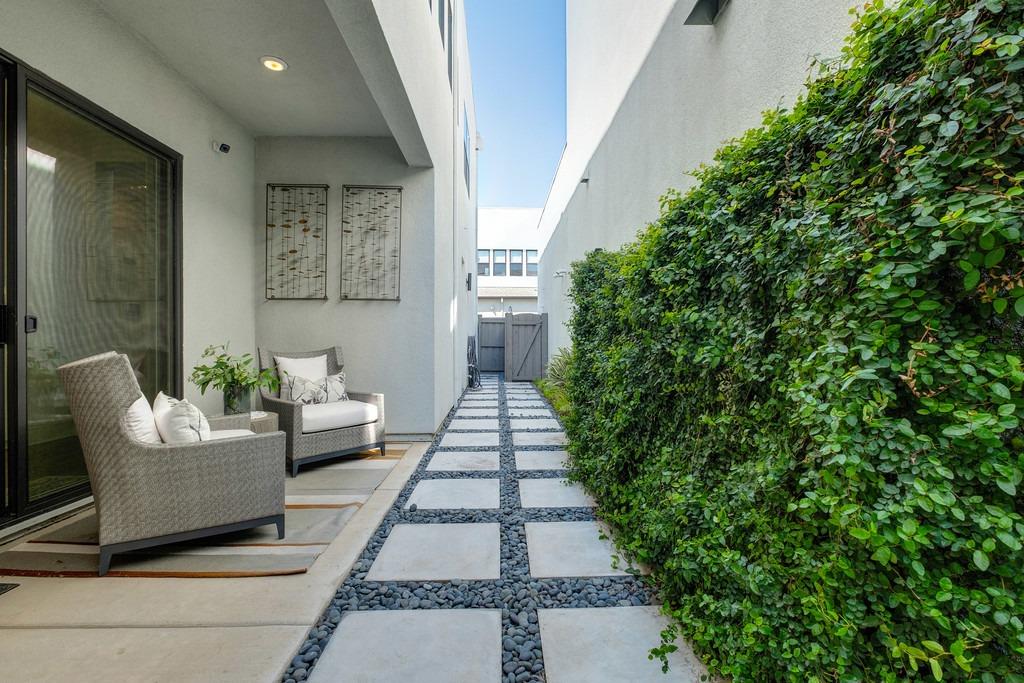 Detail Gallery Image 52 of 89 For 142 Fonseca St, Sacramento,  CA 95816 - 3 Beds | 3/1 Baths