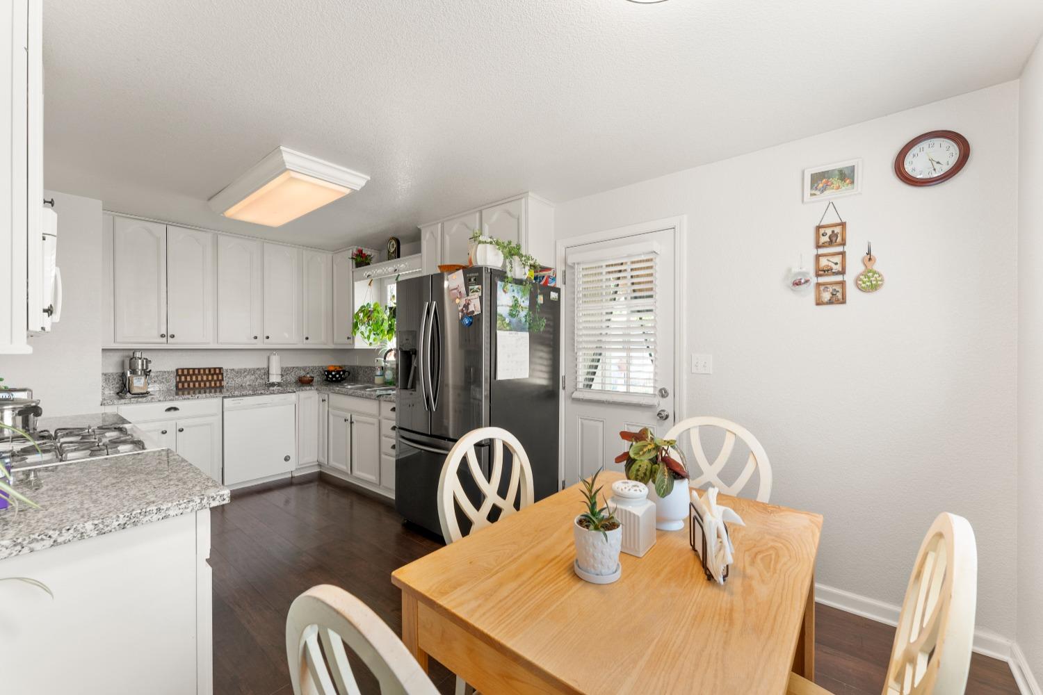 Detail Gallery Image 15 of 52 For 6353 La Cienega Dr, North Highlands,  CA 95660 - 3 Beds | 2 Baths
