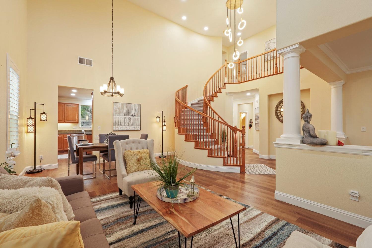 Detail Gallery Image 4 of 39 For 610 W La Canada Ave, Mountain House,  CA 95391 - 5 Beds | 3/1 Baths