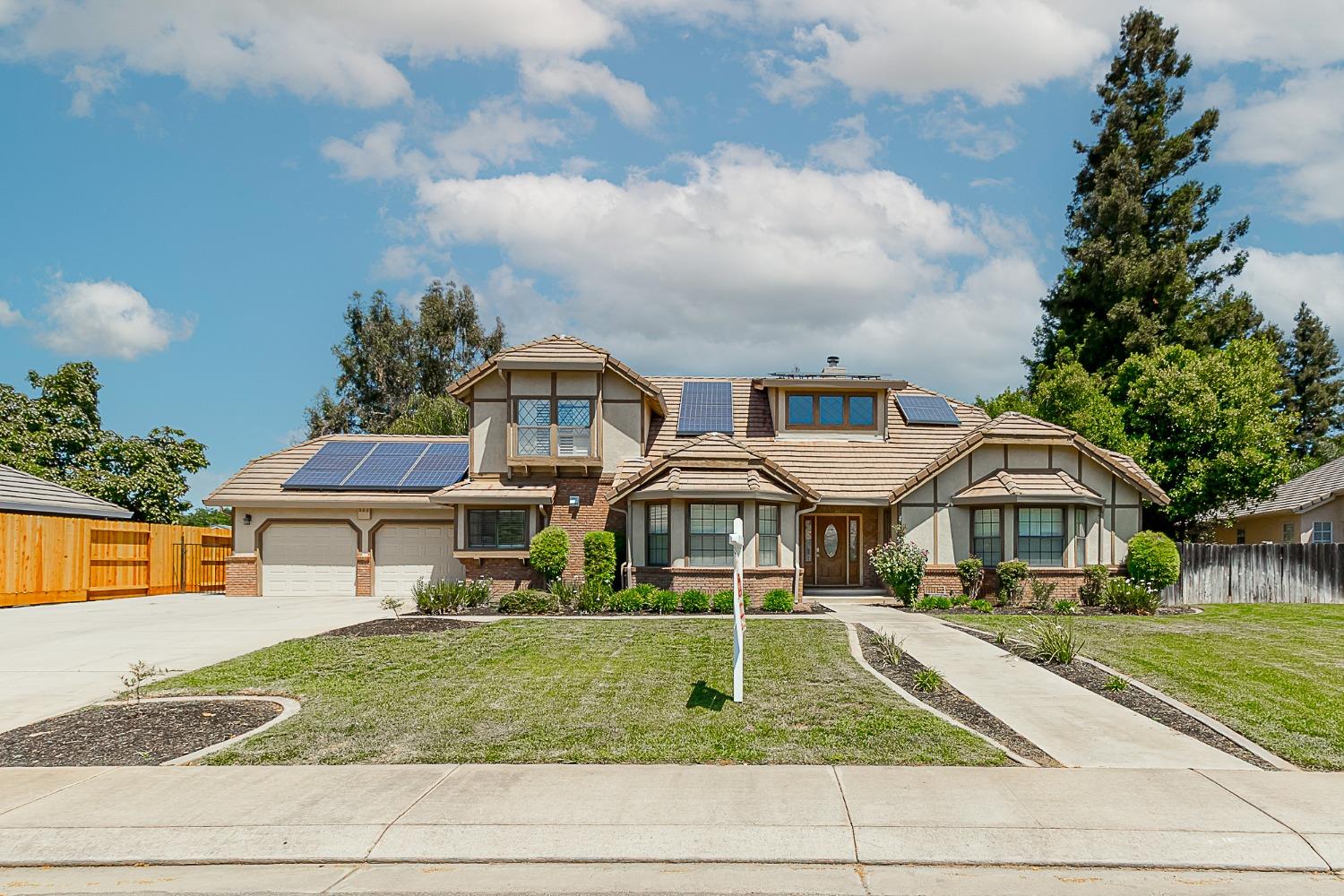 Detail Gallery Image 1 of 33 For 9925 Poppy Hills Dr, Oakdale,  CA 95361 - 4 Beds | 2 Baths