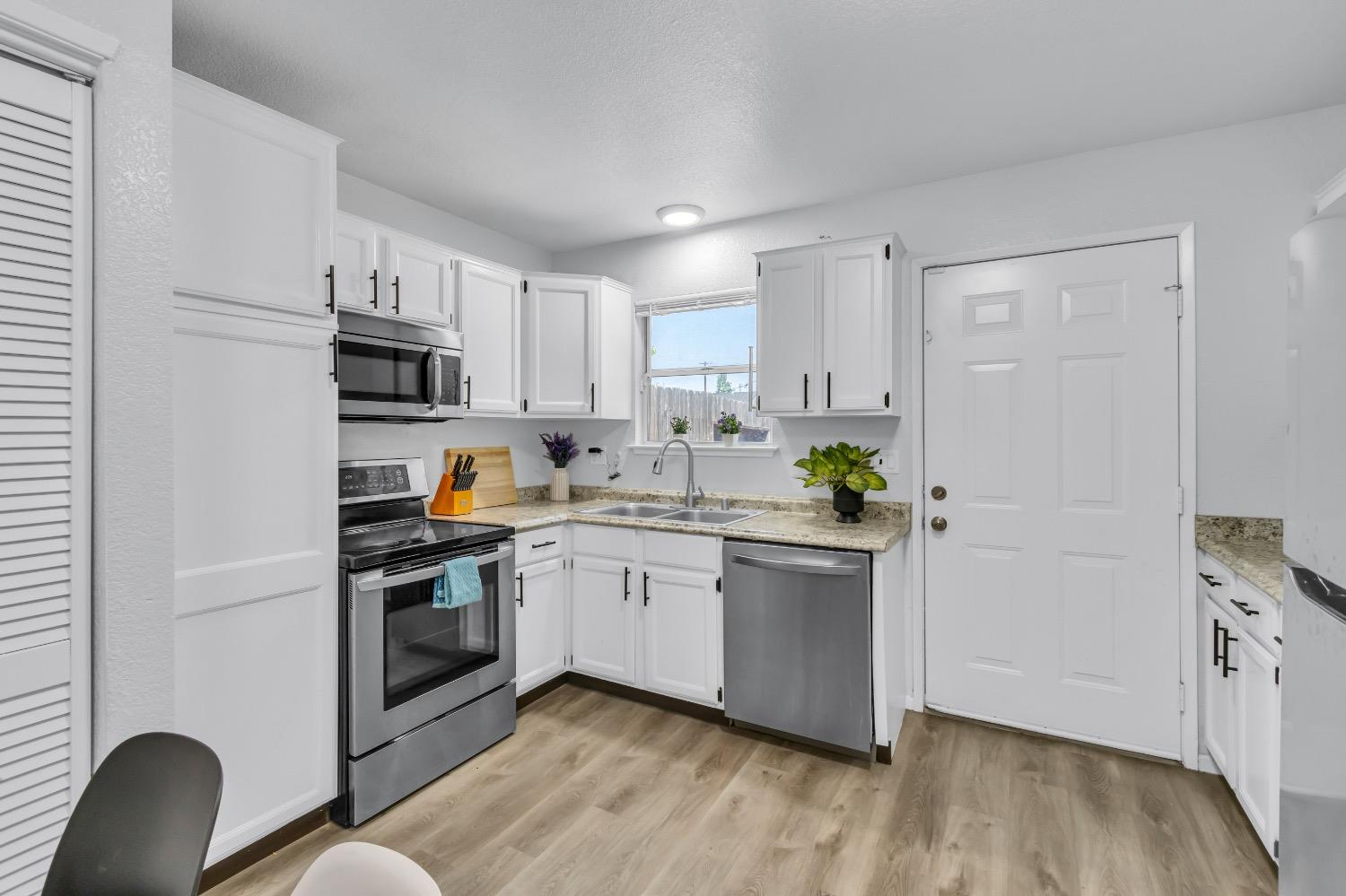 Detail Gallery Image 19 of 51 For 5540 Tyler St, Sacramento,  CA 95842 - 3 Beds | 2 Baths