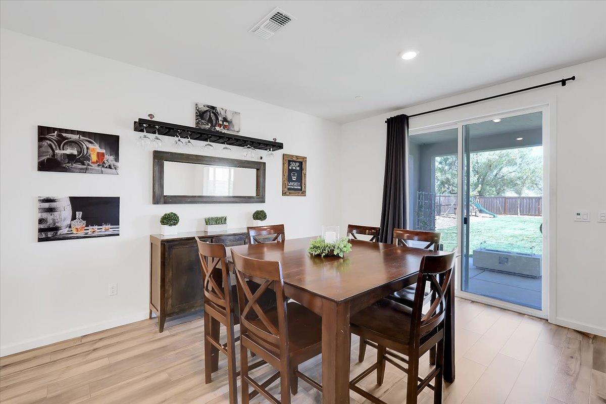 Detail Gallery Image 14 of 63 For 1465 Minories Dr, Plumas Lake,  CA 95961 - 3 Beds | 2 Baths