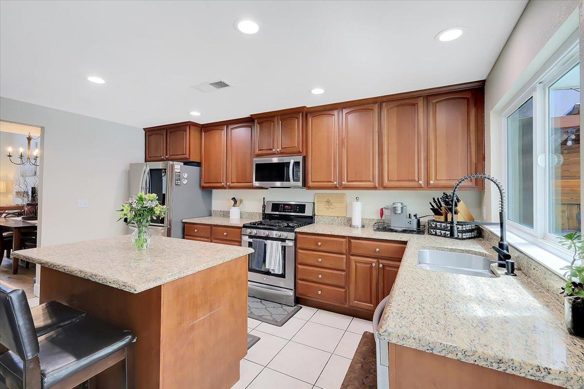 Detail Gallery Image 25 of 93 For 516 Radisson Dr, Yuba City,  CA 95991 - 5 Beds | 3 Baths