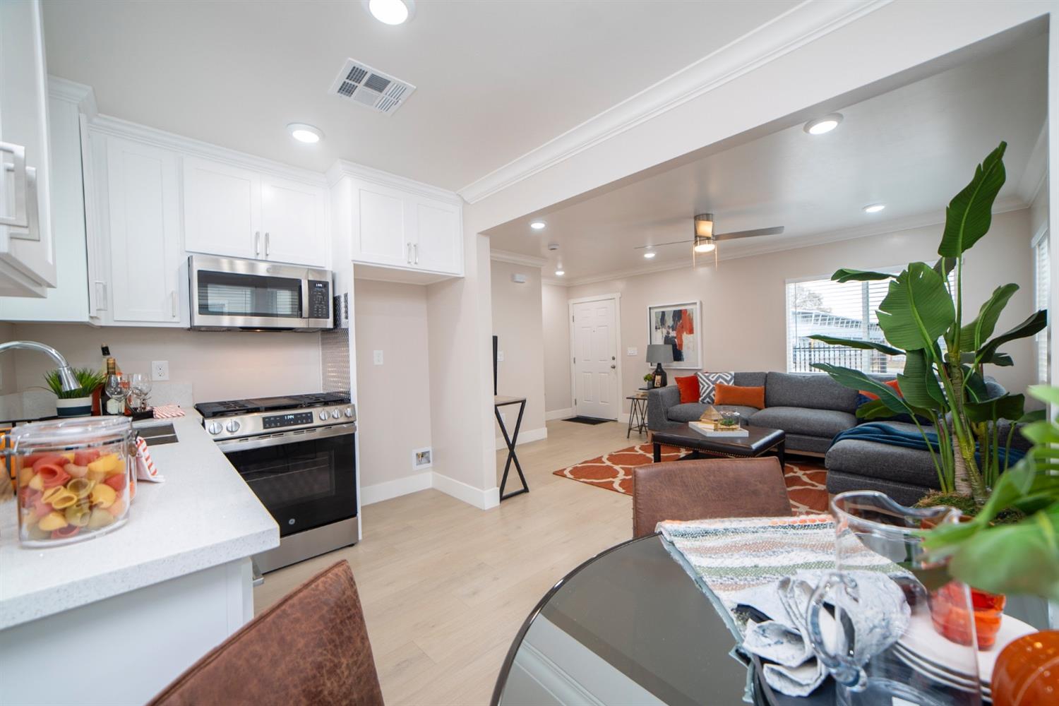 Detail Gallery Image 13 of 70 For 2729 Rio Linda Blvd, Sacramento,  CA 95815 - – Beds | – Baths