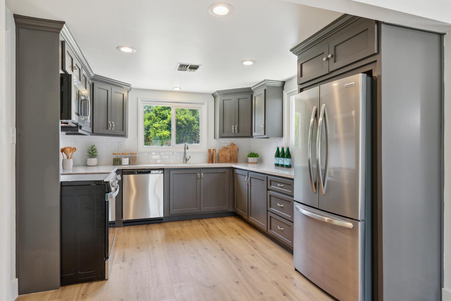 Detail Gallery Image 9 of 44 For 1425 Olive St, Oakdale,  CA 95361 - 3 Beds | 2 Baths