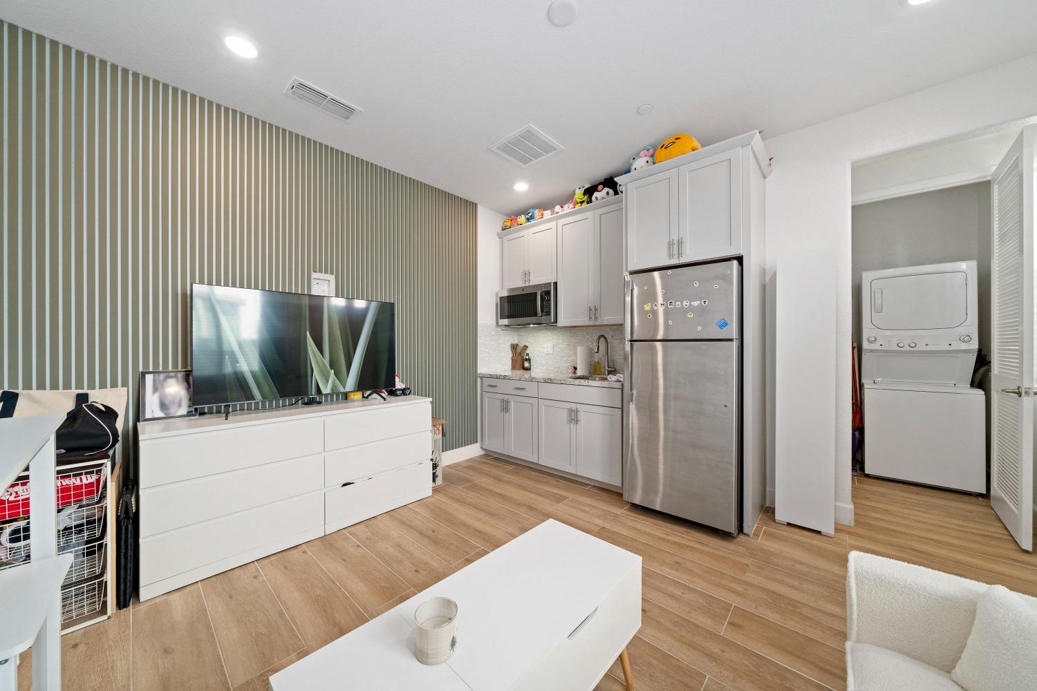 Detail Gallery Image 37 of 48 For 9942 Summerton Cir, Elk Grove,  CA 95624 - 4 Beds | 3/1 Baths