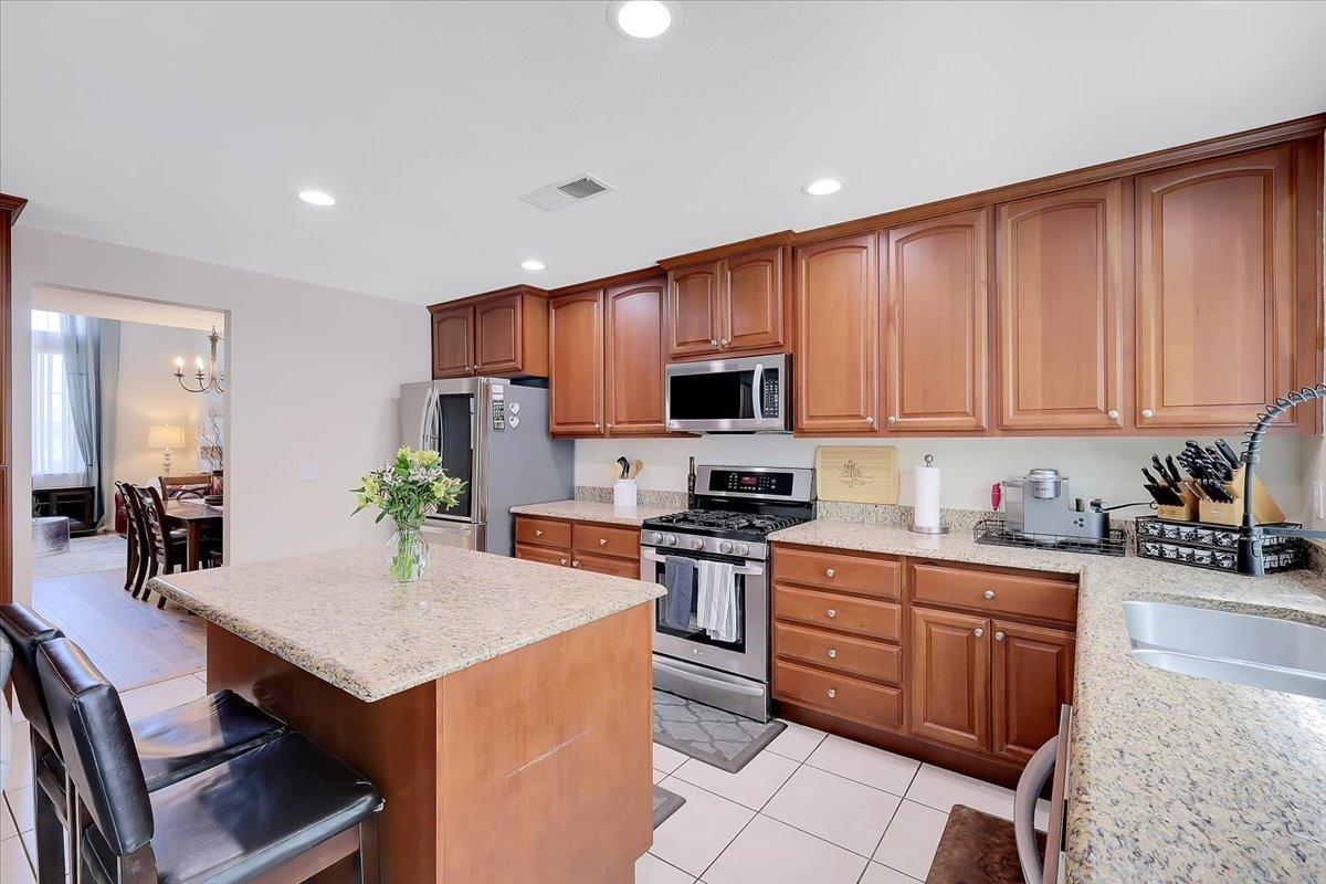Detail Gallery Image 26 of 93 For 516 Radisson Dr, Yuba City,  CA 95991 - 5 Beds | 3 Baths