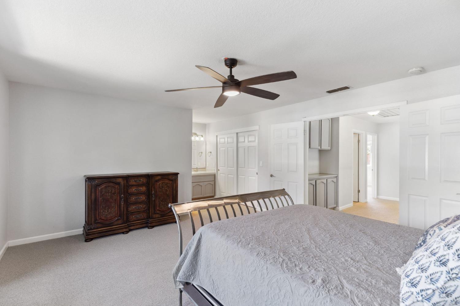 Detail Gallery Image 17 of 40 For 1535 E Colonial Pkwy #E,  Roseville,  CA 95661 - 4 Beds | 2/1 Baths