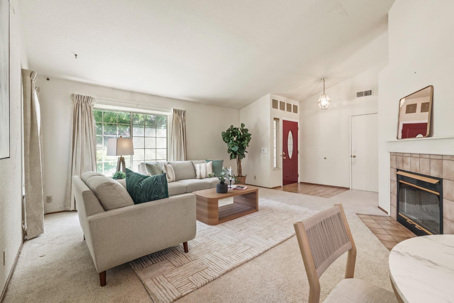 Detail Gallery Image 6 of 38 For 8329 Honeycomb Way, Sacramento,  CA 95828 - 3 Beds | 2 Baths