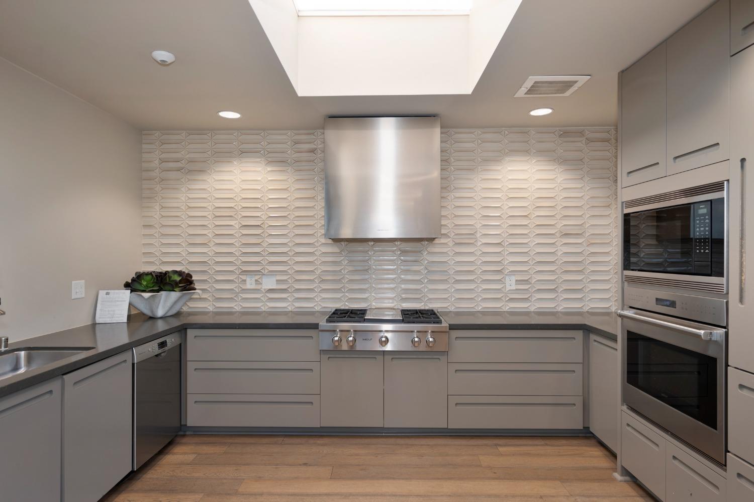 Detail Gallery Image 80 of 89 For 142 Fonseca St, Sacramento,  CA 95816 - 3 Beds | 3/1 Baths