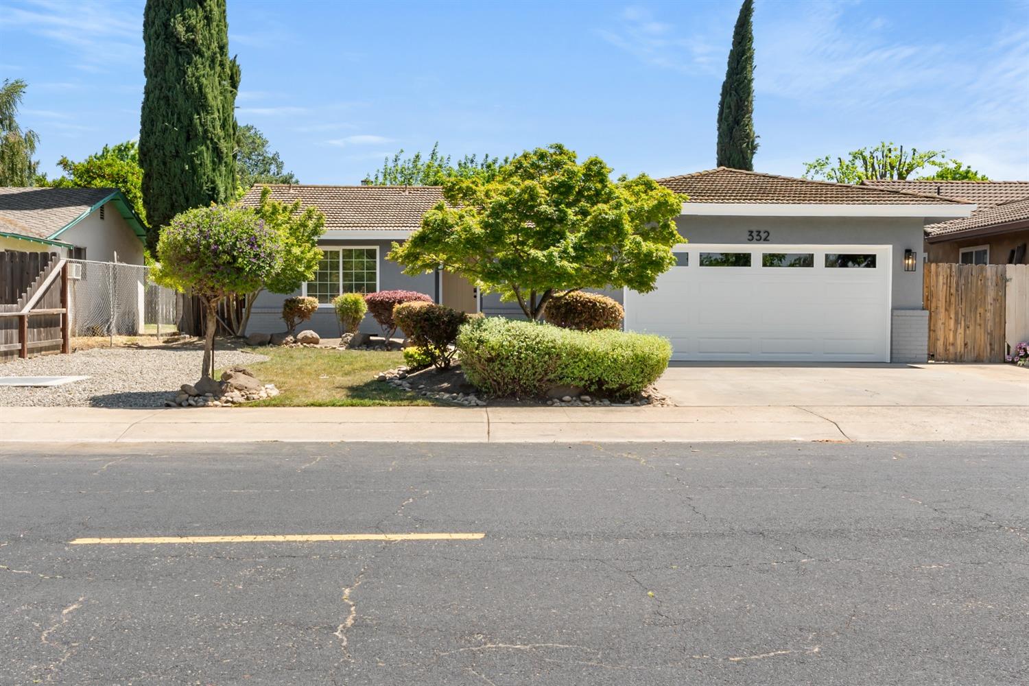 Detail Gallery Image 1 of 17 For 332 N Lower Sacramento Rd, Lodi,  CA 95242 - 4 Beds | 2 Baths
