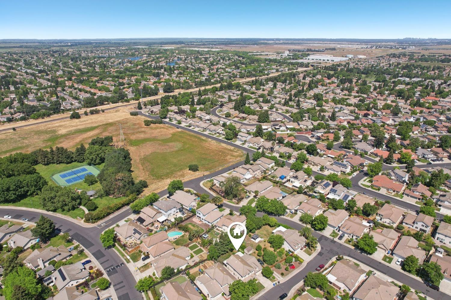 Detail Gallery Image 30 of 37 For 9424 Cristo Way, Elk Grove,  CA 95758 - 5 Beds | 3/1 Baths