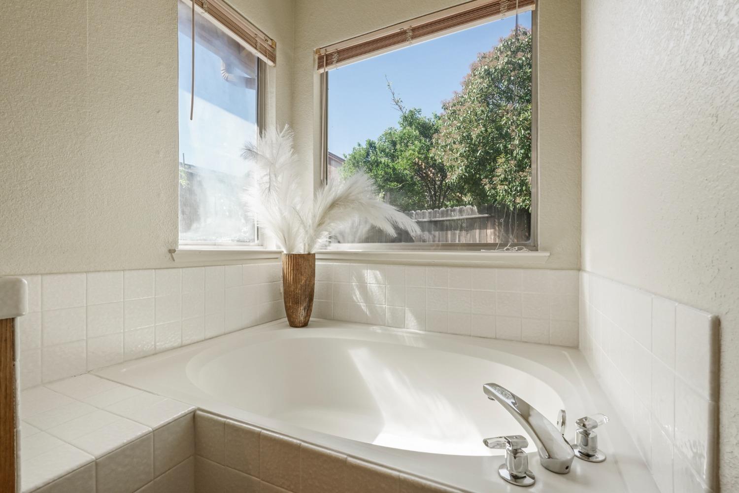 Detail Gallery Image 27 of 38 For 8329 Honeycomb Way, Sacramento,  CA 95828 - 3 Beds | 2 Baths