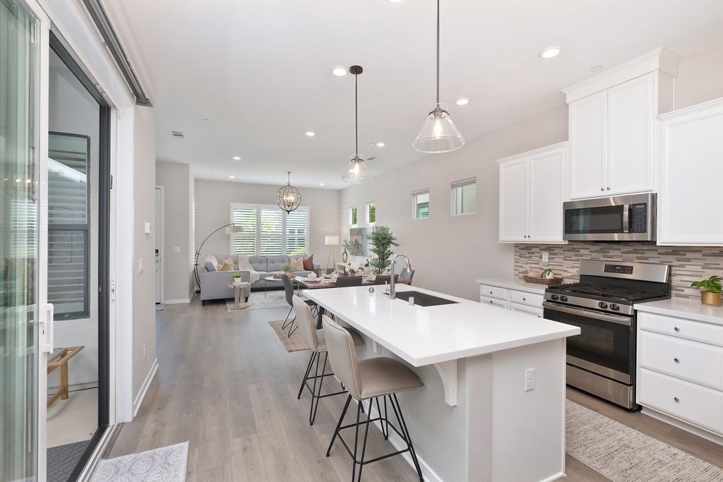 Detail Gallery Image 18 of 89 For 142 Fonseca St, Sacramento,  CA 95816 - 3 Beds | 3/1 Baths
