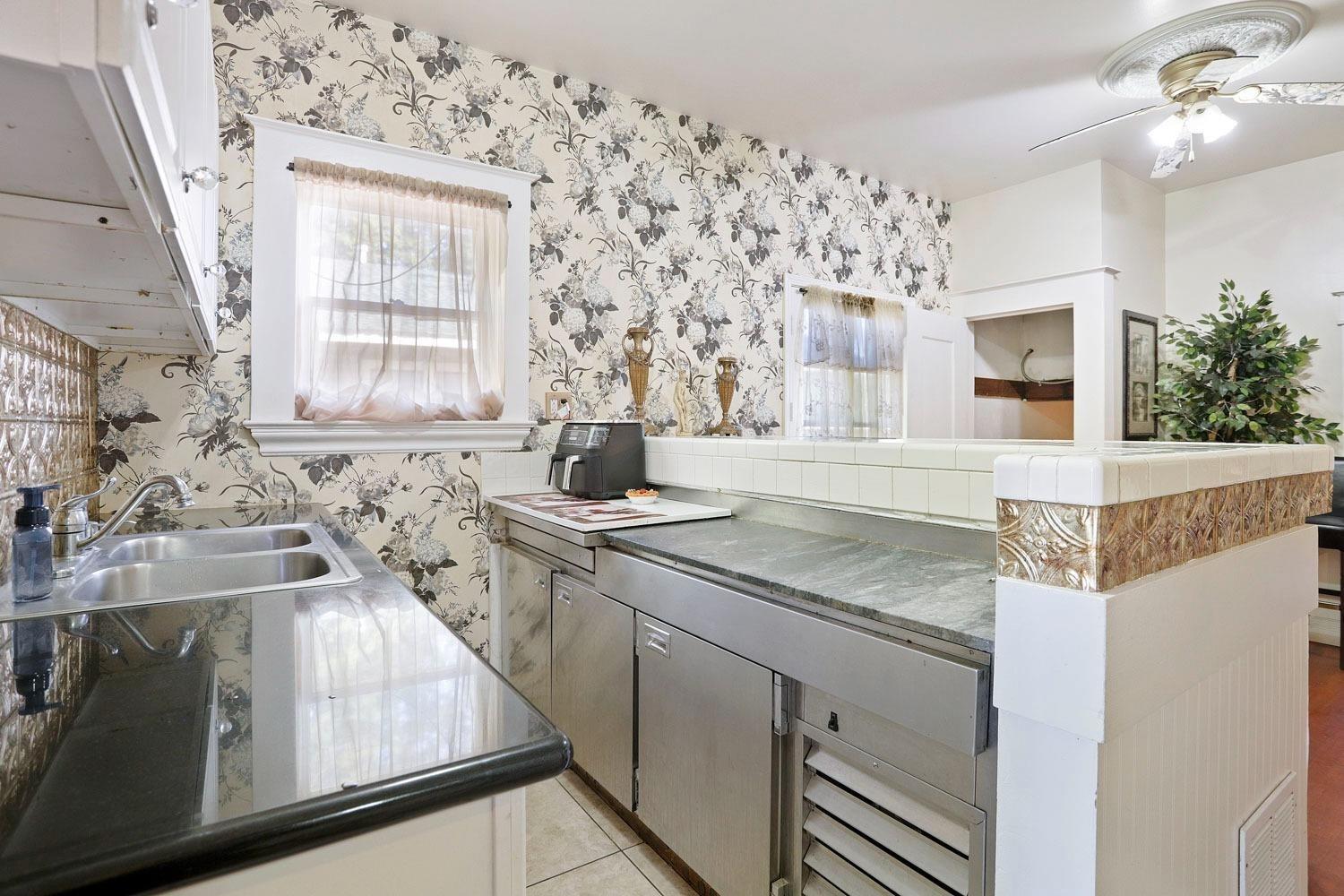 Detail Gallery Image 18 of 52 For 625 E Pine St, Lodi,  CA 95240 - 4 Beds | 2 Baths