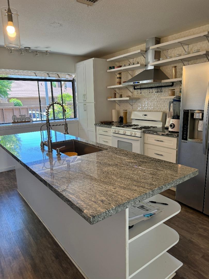 Detail Gallery Image 4 of 20 For 1821 Laurel Oak Drive, Modesto,  CA 95354 - 2 Beds | 2 Baths