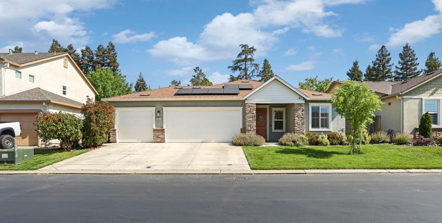 Detail Gallery Image 3 of 41 For 13311 Fountain Dr, Waterford,  CA 95386 - 3 Beds | 2 Baths