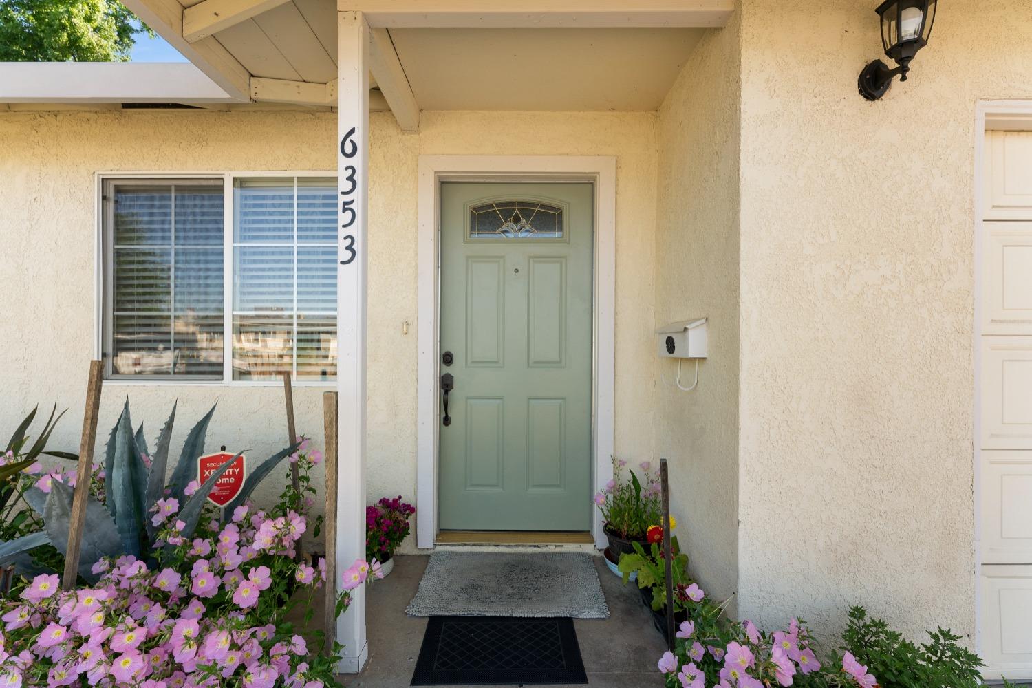 Detail Gallery Image 9 of 52 For 6353 La Cienega Dr, North Highlands,  CA 95660 - 3 Beds | 2 Baths
