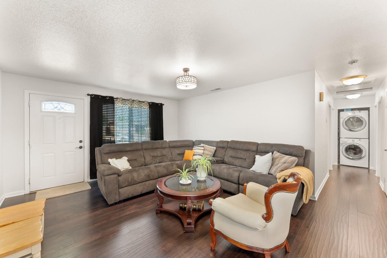 Detail Gallery Image 12 of 52 For 6353 La Cienega Dr, North Highlands,  CA 95660 - 3 Beds | 2 Baths