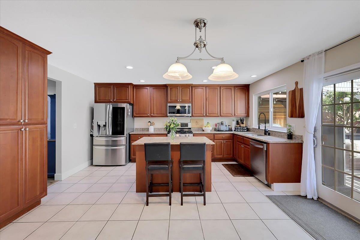 Detail Gallery Image 20 of 93 For 516 Radisson Dr, Yuba City,  CA 95991 - 5 Beds | 3 Baths