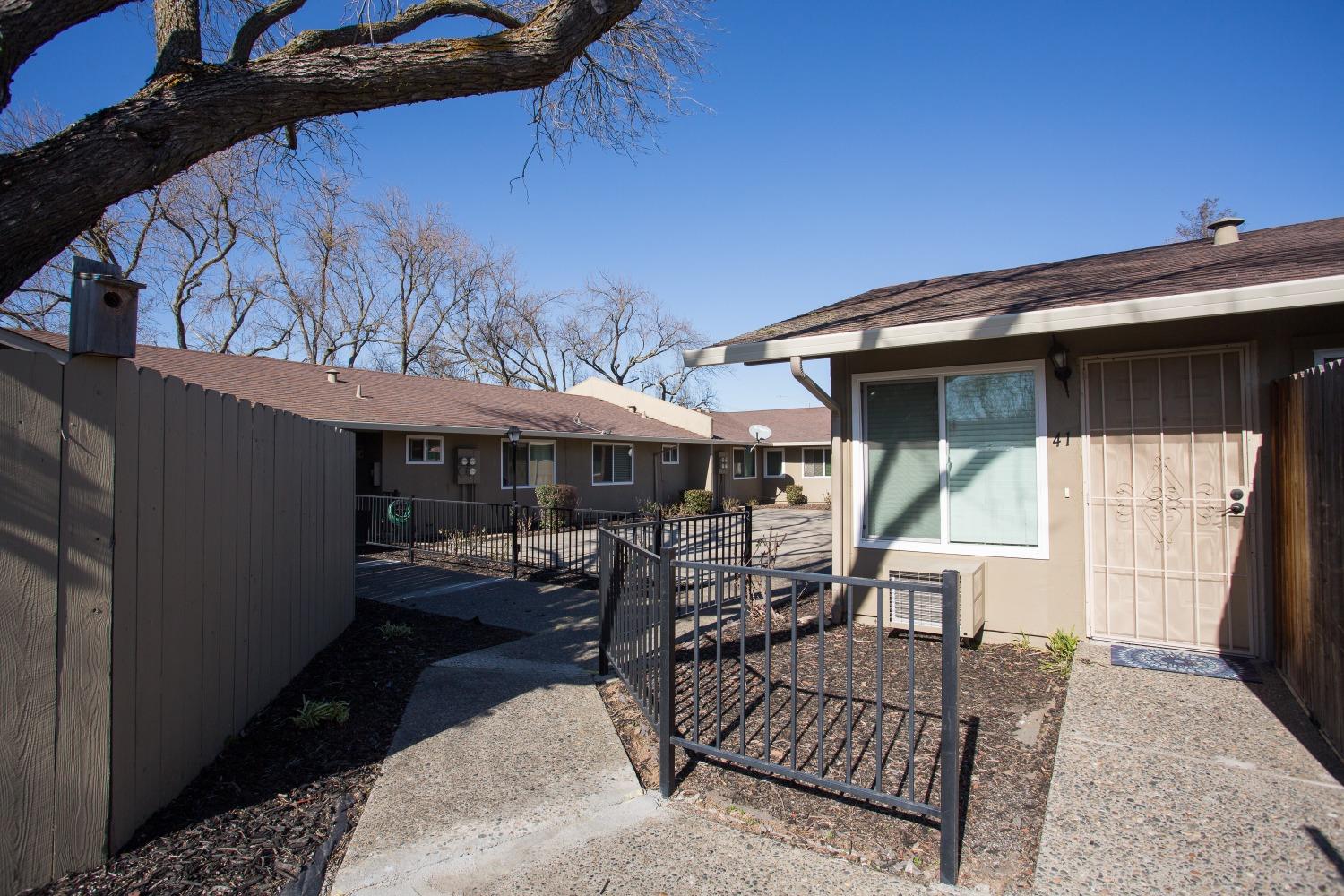 Detail Gallery Image 5 of 18 For 6815 24th St, Sacramento,  CA 95822 - – Beds | – Baths